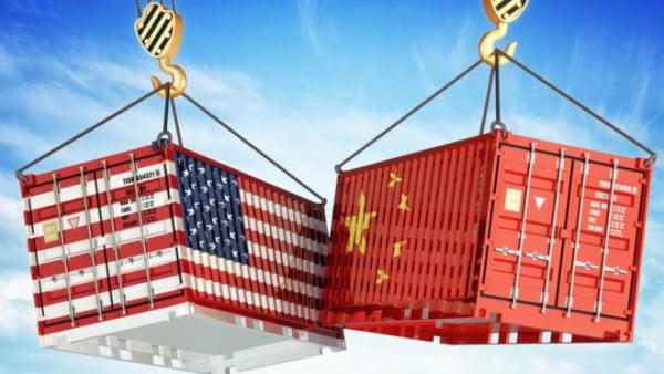 Tổng thống Mỹ Donald Trump tuyên bố sẽ áp thuế bổ sung 100% với hàng hóa Trung Quốc