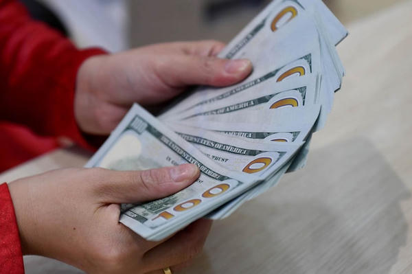 Giá USD tự do vượt 27.000 đồng Giá USD tự do vượt 27.000 đồng