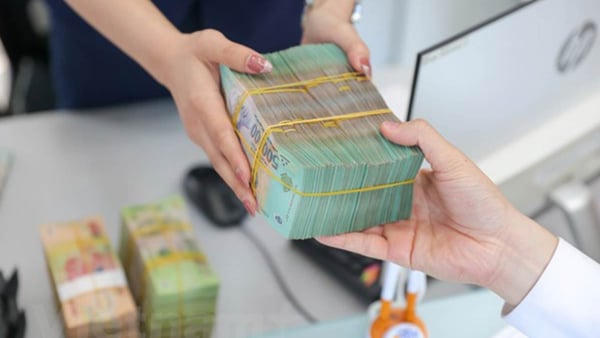 Thu ngân sách nhà nước đạt 2,4 triệu tỷ đồng, vượt 22% dự toán năm