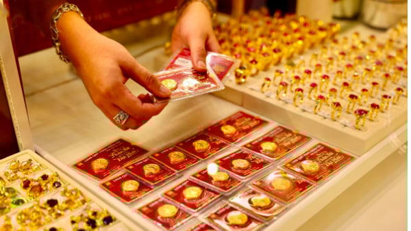 Giá vàng trong nước giảm mạnh theo đà thế giới