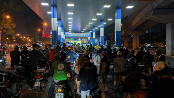 Chủ tịch Hà Nội yêu cầu xử lý găm hàng, đầu cơ xăng dầu