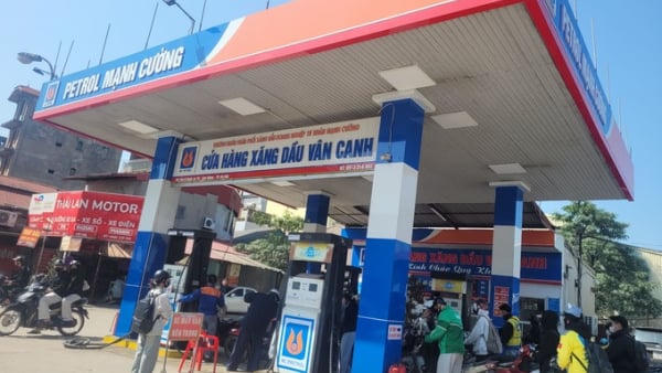 Giá xăng tăng phiên thứ 4 liên tiếp, RON95 vượt 29.000 đồng/lít