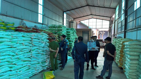 Chuyển hồ sơ sang cơ quan cảnh sát điều tra vụ sản xuất gần 90 tấn phân bón giả