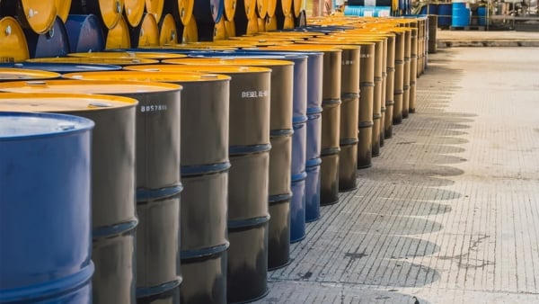 Giá dầu thế giới tiếp tục tăng mạnh