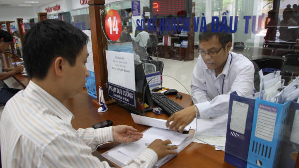 Doanh nghiệp thành lập tháng 11/2024, thay đổi người đại diện pháp luật vào tháng 9/2025 có được miễn thuế TNDN 3 năm không?