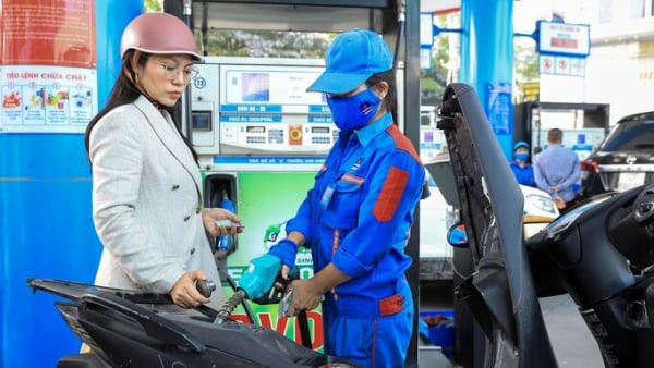 Giá xăng dầu đồng loạt giảm, dầu diesel giảm hơn 3.000 đồng/lít
