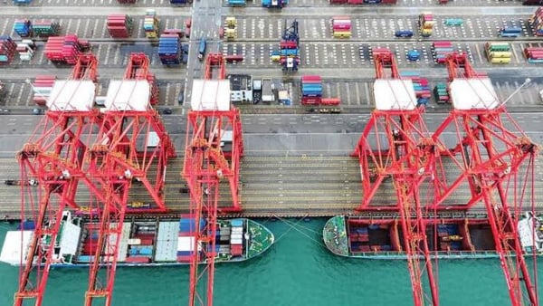 Nửa đầu tháng 4, xuất nhập khẩu hàng hóa giảm gần 10%