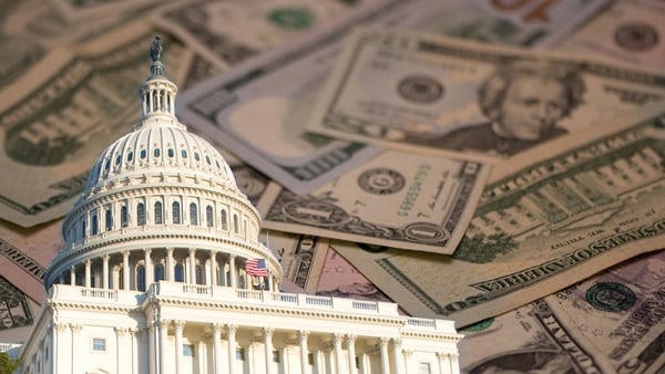 Nợ công Mỹ vượt 100% GDP