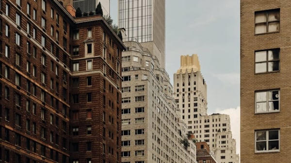 Những căn nhà xa hoa vắng bóng người ở New York và tranh cãi đánh thuế nhà thứ hai