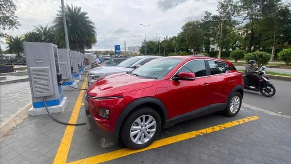 Tiếp tục miễn 100% lệ phí trước bạ lần đầu với ôtô điện chạy pin đến hết năm 2030