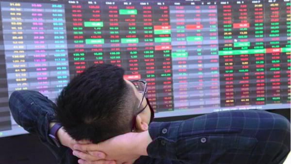 Chứng khoán đỏ lửa phiên cuối tuần