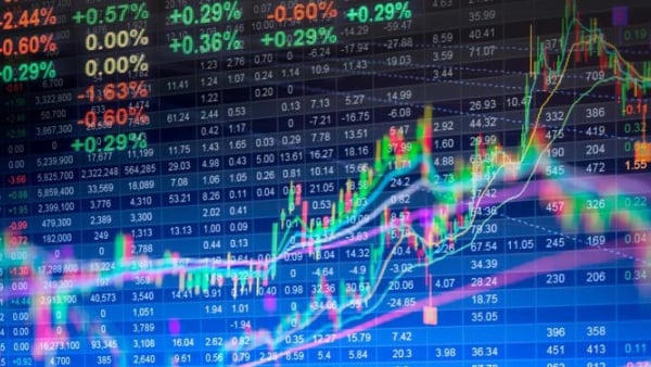 Thanh khoản thấp, VN-Index vẫn đảo chiều tăng gần 9 điểm