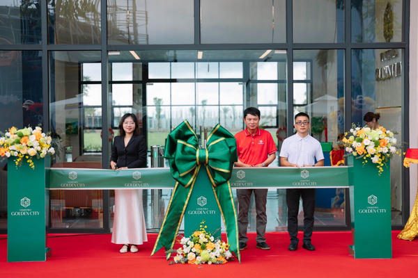 Vinhomes Golden City khai trương bể bơi 4 mùa, hoàn thiện chuẩn sống nghỉ dưỡng trước ngày bàn giao