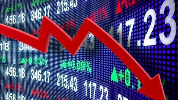 VN-Index giảm hơn 27 điểm, cổ phiếu công nghệ và bất động sản chịu áp lực