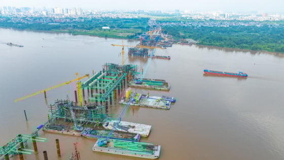 Cầu Trần Hưng Đạo: Thành công vượt lũ, dựng vòm thép chỉ sau 8 tháng khởi công Cầu Trần Hưng Đạo: Thành công vượt lũ, dựng vòm thép chỉ sau 8 tháng khởi công