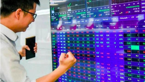 VN-Index tăng hơn 7 điểm, VIC tiếp tục nâng đỡ thị trường VN-Index tăng hơn 7 điểm, VIC tiếp tục nâng đỡ thị trường