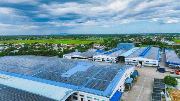 Điện mặt trời phủ mái nhà xưởng miền Trung