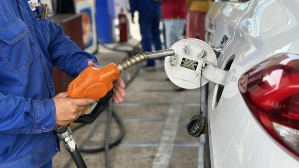 Giá xăng dầu đồng loạt giảm