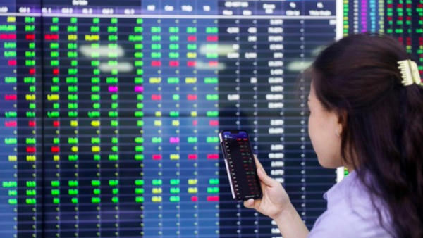 VN-Index đi ngang, SHB dẫn đầu thanh khoản với hơn 77 triệu cổ phiếu