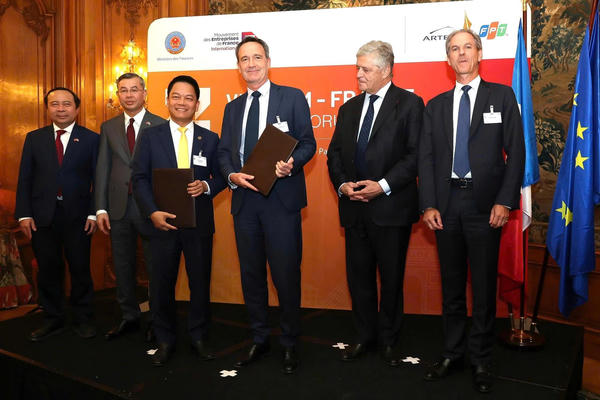 T&T Group cùng TotalEnergies phát triển dự án điện khí LNG Long Sơn T&T Group cùng TotalEnergies phát triển dự án điện khí LNG Long Sơn