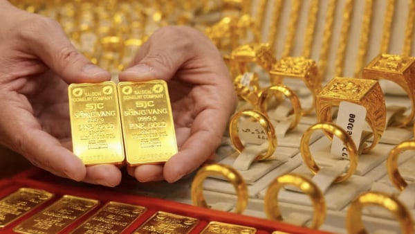 Giá vàng trong nước bay nửa triệu mỗi lượng Giá vàng trong nước bay nửa triệu mỗi lượng
