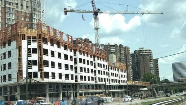 Doanh nghiệp xây nhà ở tại Mỹ đối mặt cuộc chiến giá