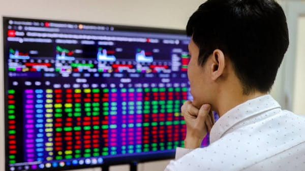 VN-Index giảm hơn 16 điểm, cổ phiếu Vin kéo chỉ số thủng mốc 1.700 điểm