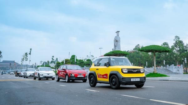Thị trường ô tô tăng mạnh, vì sao các hãng vẫn giảm giá?