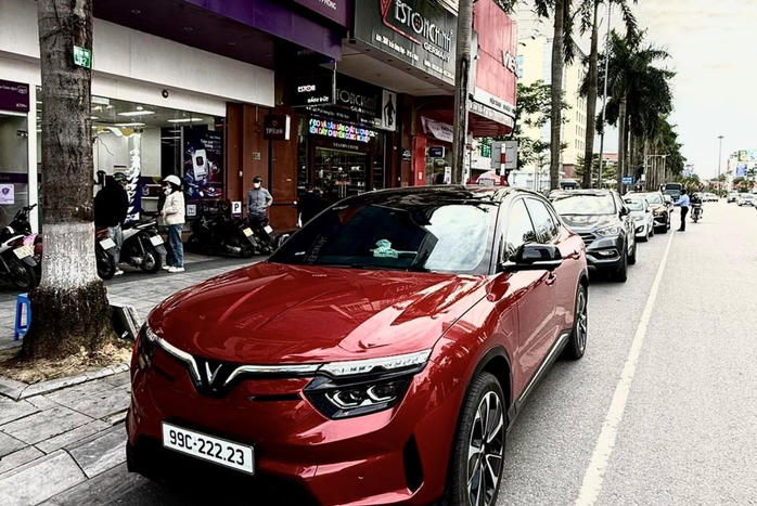 Tiết kiệm tới 25 triệu đồng tiền nhiên liệu mỗi tháng, chủ xe bày tỏ: “Biết thế mua VinFast VF 8 sớm hơn”