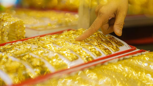 Giá vàng hạ nhiệt sau kỳ nghỉ lễ, người mua vẫn “lỗ” ngay vài triệu đồng/lượng