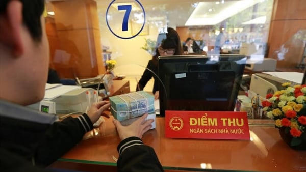 Khấu trừ 10% thuế TNCN được tính trên tổng thu nhập trước khi trừ BHXH hay tính theo thu nhập thực nhận?