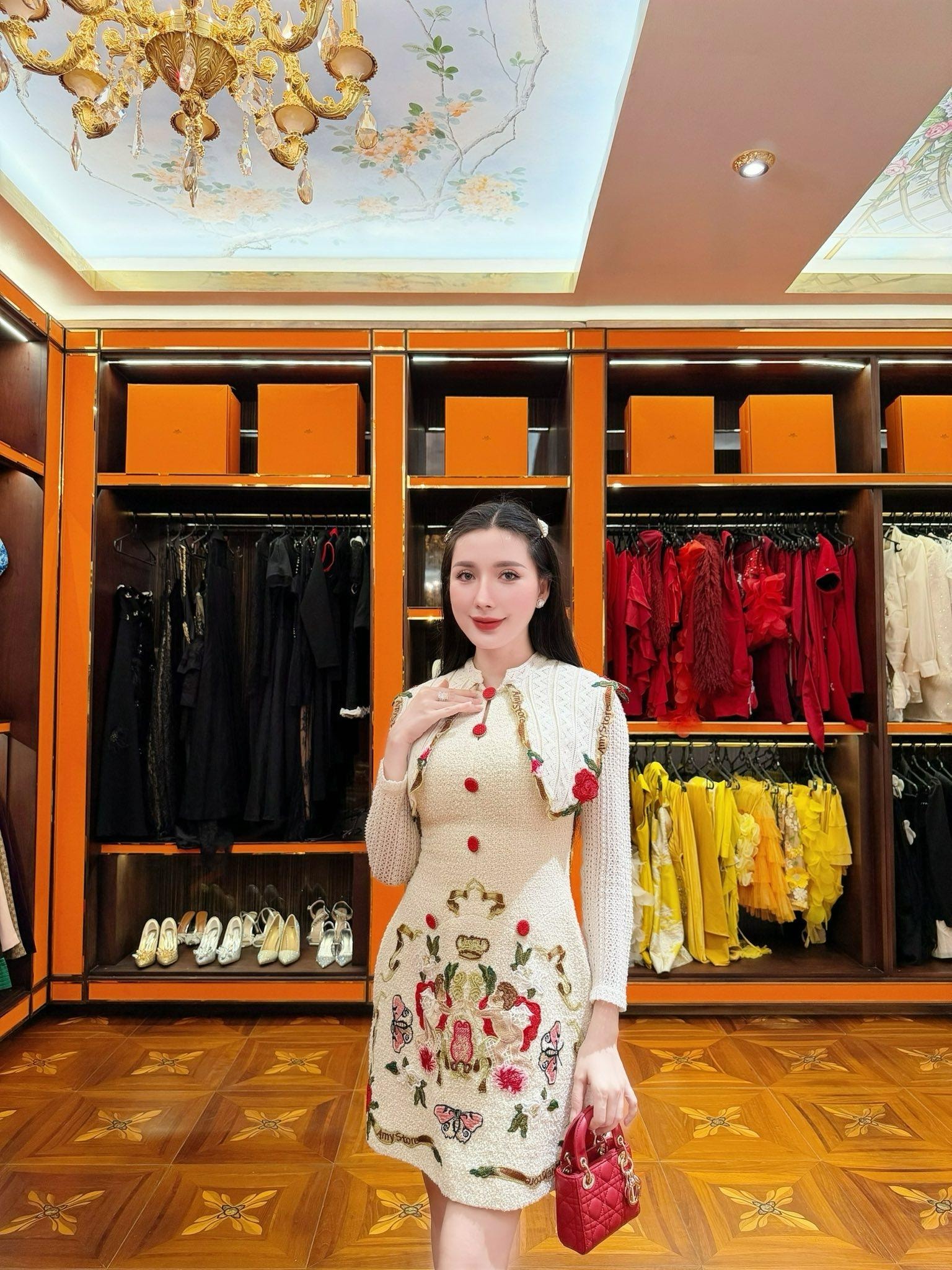 Biệt phủ 500 tỷ của nữ CEO 9x xinh đẹp miền Tây nổi bần bật trên mạng xã hội
