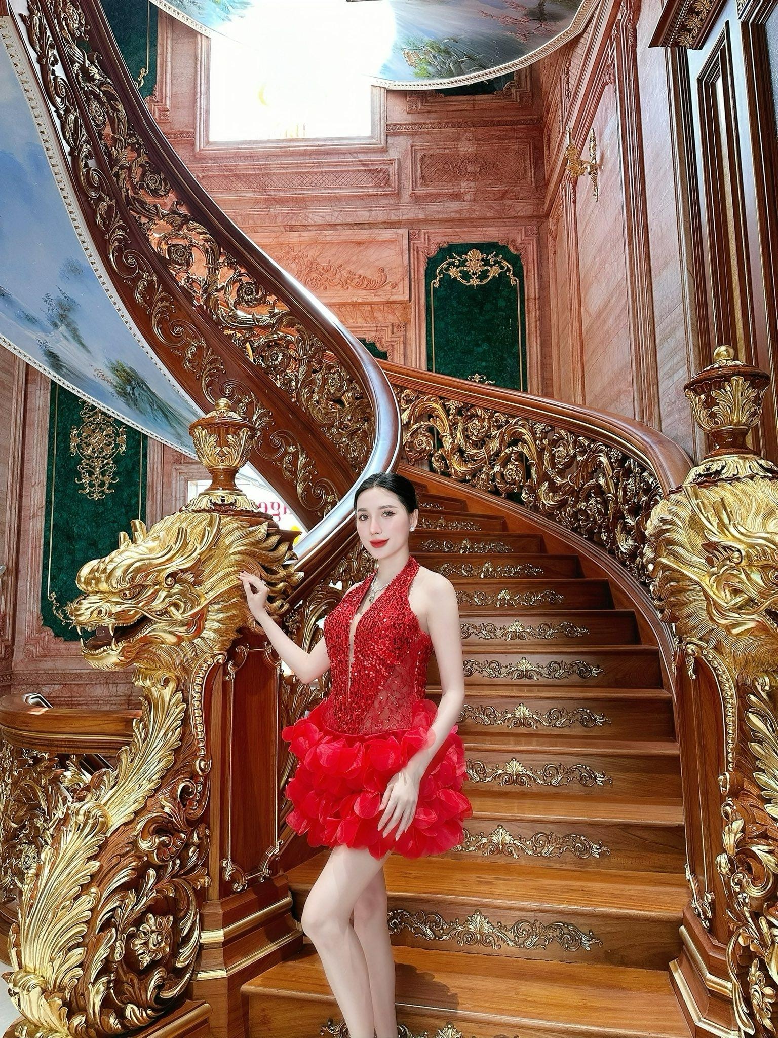 Biệt phủ 500 tỷ của nữ CEO 9x xinh đẹp miền Tây nổi bần bật trên mạng xã hội