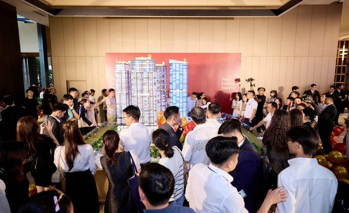   Sa bàn Sun Feliza Suites là tâm điểm của buổi khai trương. Ảnh: Ánh Dương  
