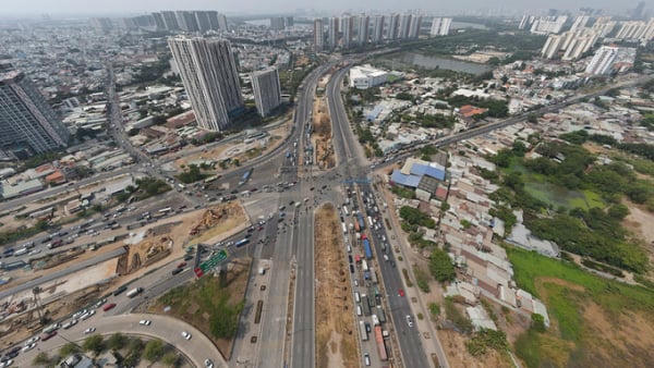 Xử lý kịp thời về đền bù giải phóng mặt bằng, đẩy mạnh giải ngân vốn đầu tư công