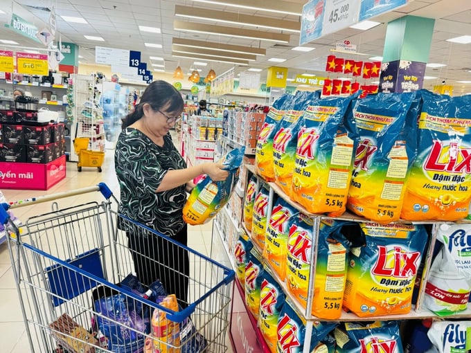 Người tiêu dùng chọn mua hóa phẩm size đại để tiết kiệm hơn, phù hợp với thói quen tiêu dùng