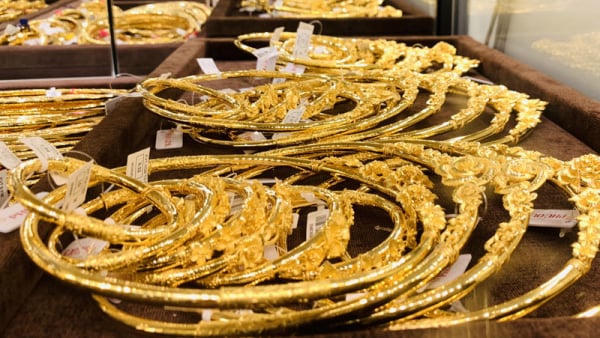 Giá vàng tăng sốc, thiết lập mức đỉnh mới