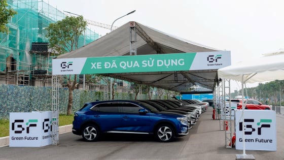 Mua VinFast VF 8 “lướt” tại Green Future, chủ xe chia sẻ: “Vừa không lo lắng về chất lượng xe, vừa được bảo hành chính hãng”