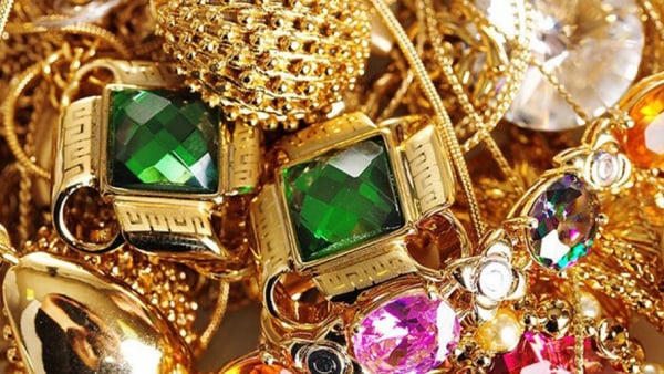 Vận động ngược chiều của giá vàng và kim cương