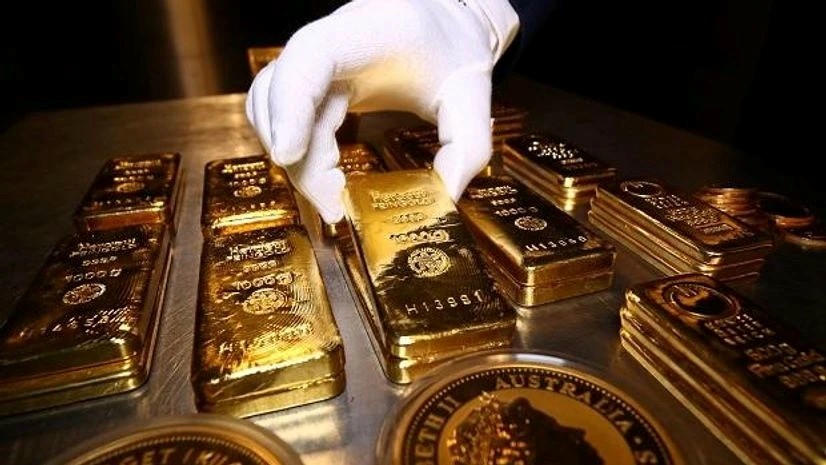 Sự bất ổn và lo ngại đẩy giá vàng tiến gần mức 4.000 USD/ounce