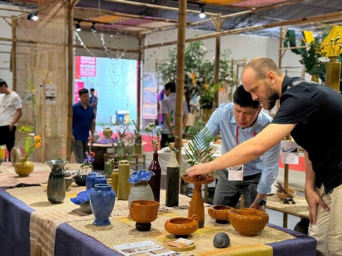 Phát triển thị trường thủ công mỹ nghệ thông qua kết nối giao thương