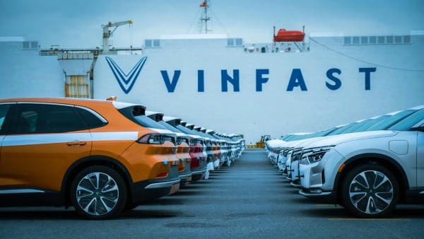 VinFast lập kỷ lục doanh số vượt 100.000 xe đầu tiên tại Việt Nam VinFast lập kỷ lục doanh số vượt 100.000 xe đầu tiên tại Việt Nam