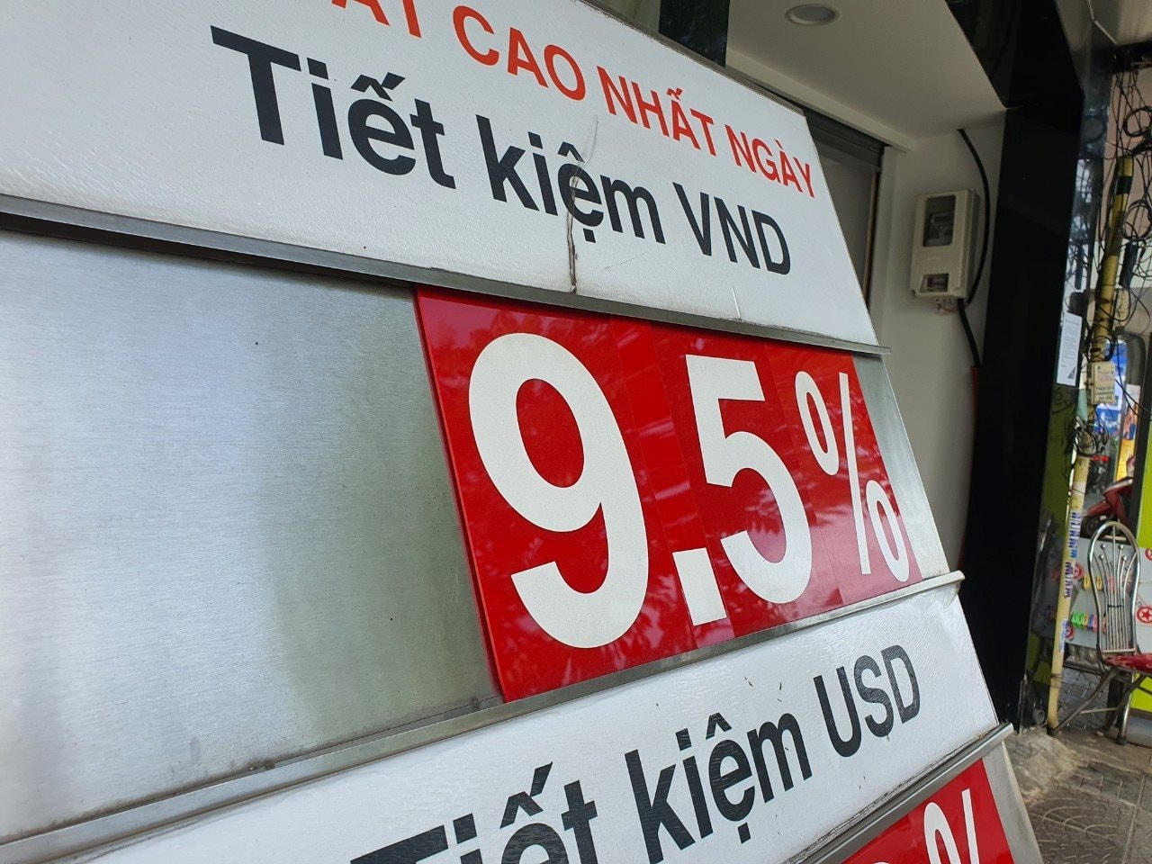 Lãi suất tiết kiệm tăng mạnh: Chọn ngân hàng nào được mức 9,5%/năm?