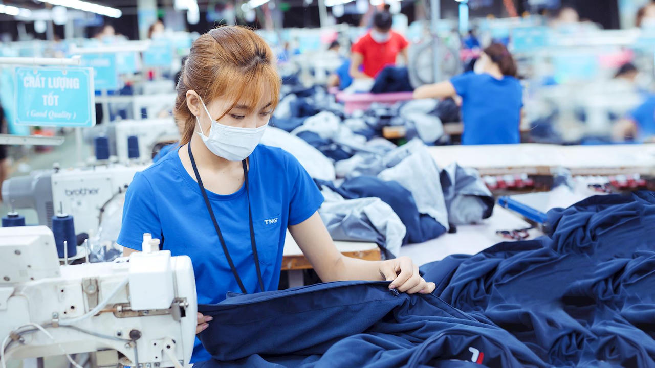 Ngành dệt may Việt Nam đang chứng kiến những dấu hiệu khởi sắc nhờ kết quả kinh doanh ấn tượng trong quý II và những lợi thế từ yếu tố bên ngoài&nbsp;