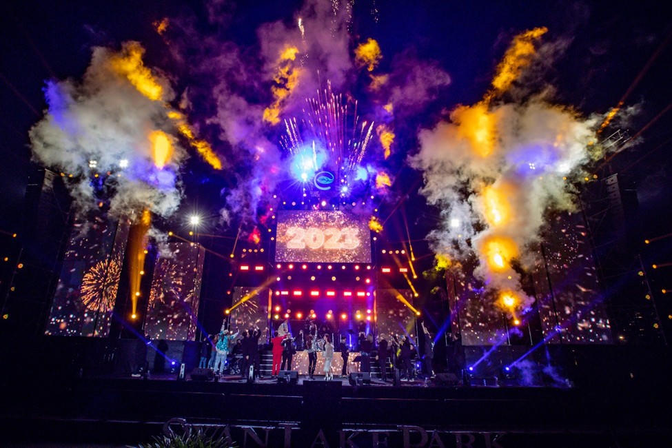 Hơn 20 nghìn cư dân Ecopark mãn nhãn cùng đại tiệc countdown hoành tráng