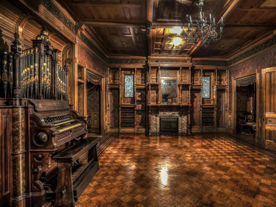 Đằng sau căn biệt thự ma quái là sự thật khó đỡ