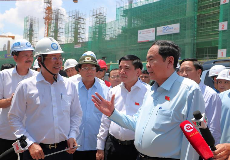 Chủ tịch Quốc hội Trần Thanh Mẫn tại buổi làm việc với các đơn vị liên quan trên công trường Dự án Sân bay Long Thành.