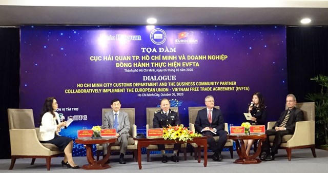 C&aacute;c chuy&ecirc;n gia kinh tế chia sẻ tại tọa đ&agrave;m: "Cục Hải quan TP.HCM v&agrave; doanh nghiệp đồng h&agrave;nh thực hiện EVFTA&rdquo;. &nbsp;