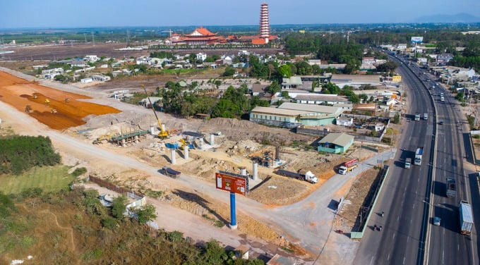 Sân bay lớn nhất Việt Nam đón tin vui mở chuyến bay thương mại khiến giới đầu tư bất động sản "đứng ngồi không yên"