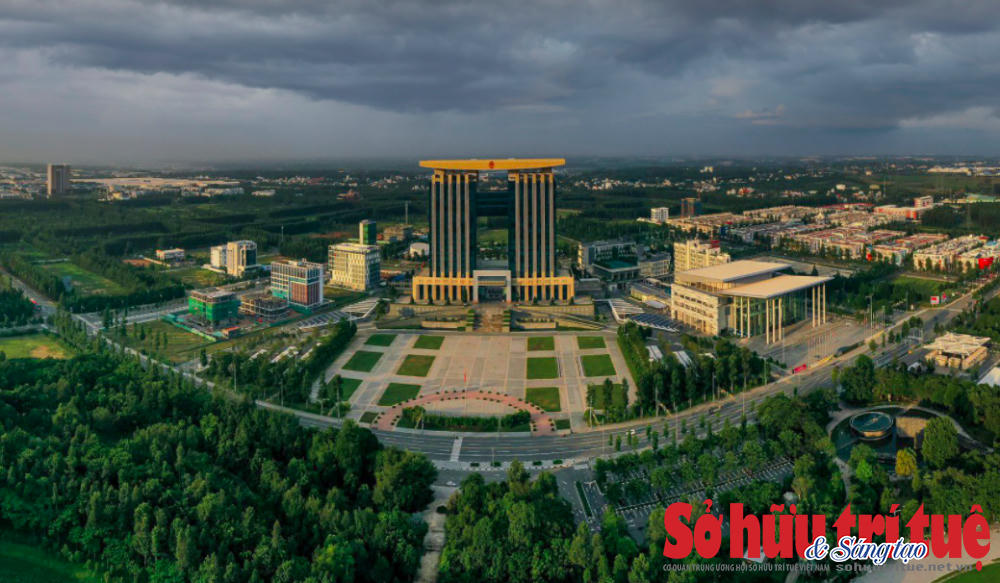 &nbsp;Thành phố Mới Bình Dương có tổng diện tích 1.000ha, được kỳ vọng đủ khả năng phục vụ cho khoảng 125.000 người định cư lâu dài và hơn 400.000 người thường xuyên đến làm việc. Để thực hiện “siêu dự án” Thành phố Mới Bình Dương, Tổng Công ty Đầu tư và Phát triển Công nghiệp - CTCP (Becamex IDC) tính toán tổng số vốn đến năm 2020 để hoàn thành các dự án thành phần theo quy hoạch là hơn 200.000 tỷ đồng.